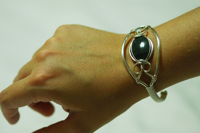 jade bangle wire wrapped sculpted sterling silver cab cabochon cuff jewelry