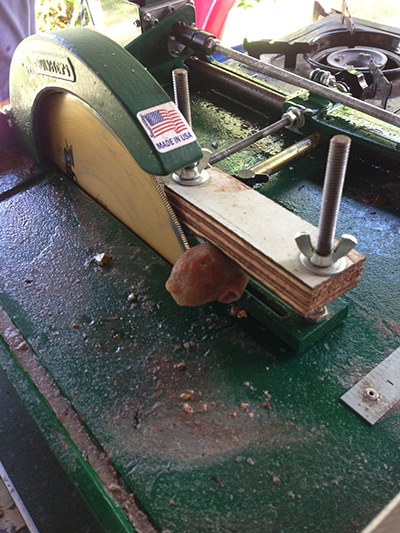 queensland agate in slab saw